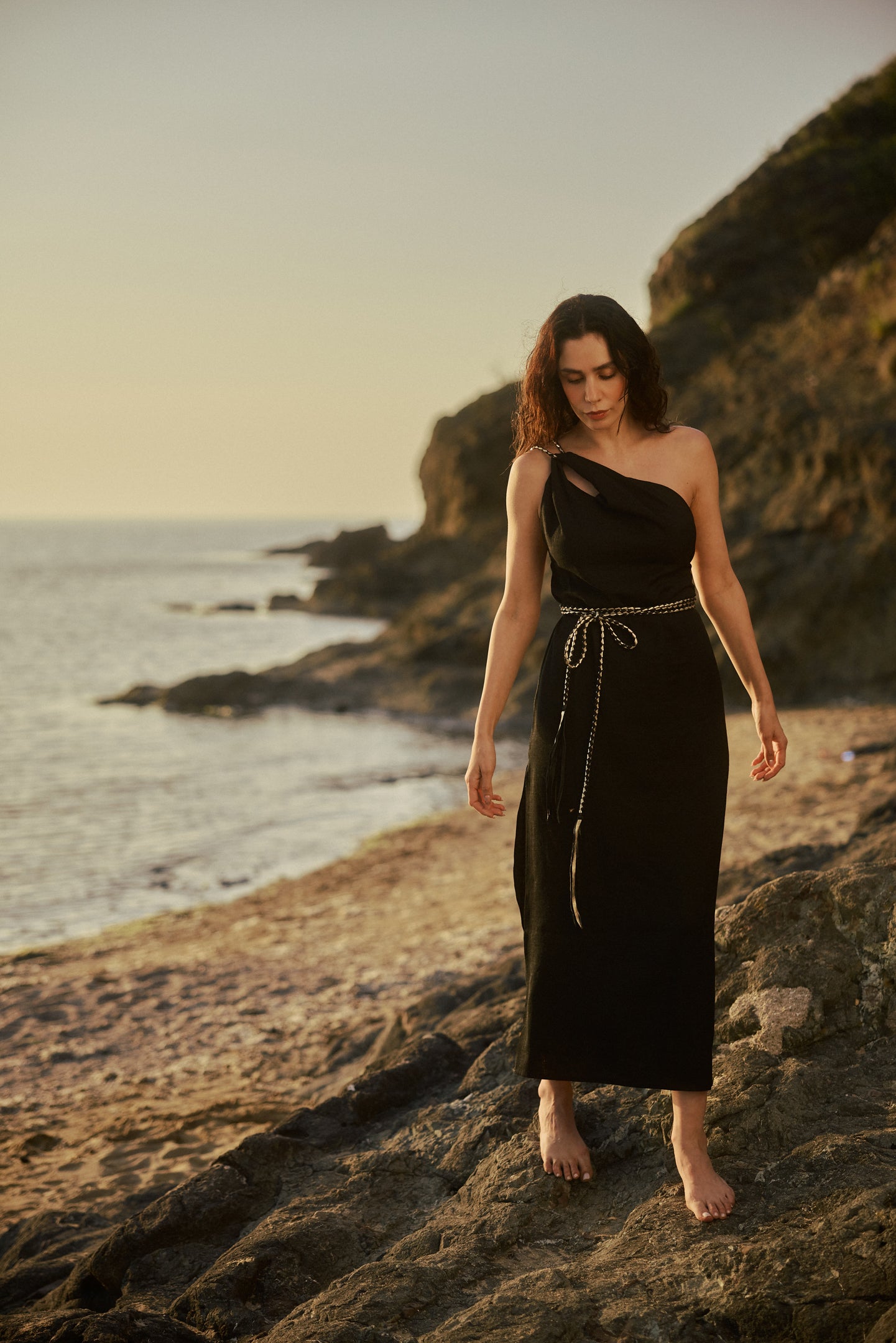 Tek Omuz El Örgüsü Deri Askılı Maxi Elbise